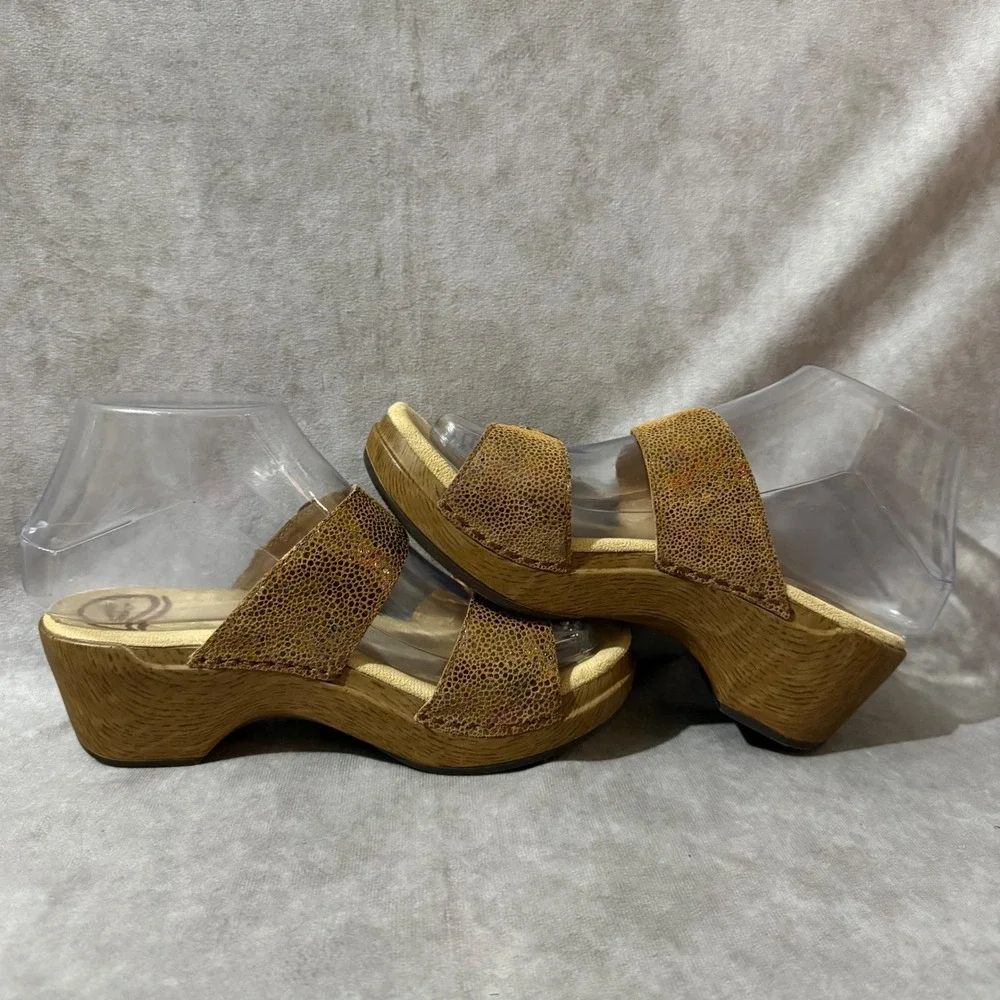 Dansko Slide Sandals Womens 36 Tan Iridescent Excellent Leather Wedge Clogs